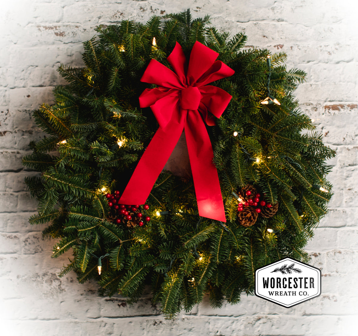 "Classic" Pre-Lit 24in Wreath | Christmas Wreath